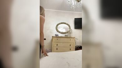 Fidanzata bionda ditalino amatoriale