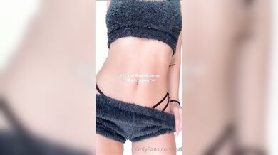 Greta spogliarello sexy OF