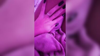 Gret4 vestita da poliziotta spogliarello OF