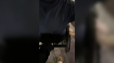 Ambra e Paolina le calippare fanno un pompino a disabile OF