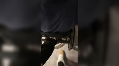 Ambra e Paolina le calippare fanno un pompino a disabile OF