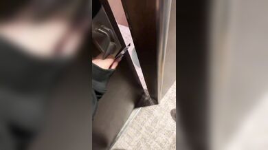 Ambra e Paolina le calippare fanno un pompino a disabile OF