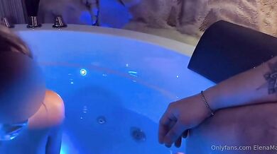 Teen italiana scopata in jacuzzi OF