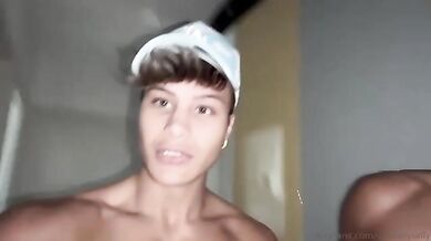 Donna delle pulizioe scopata dai fratelli D0si0 OF