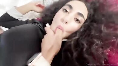 Donna delle pulizioe scopata dai fratelli D0si0 OF