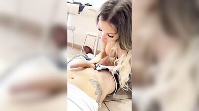 Ragazza italiana troia si fa sbattere dall'idraulico