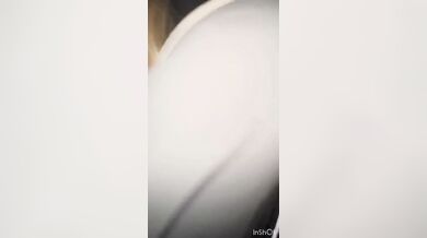 Italiana si masturba col cambio della macchina