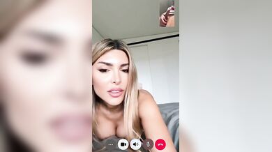 Tami fa segare figliastro nei bagni della scuola OF