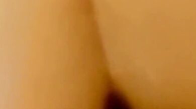 Sei cattivo mi fai sentire una puttana quando mi scopi