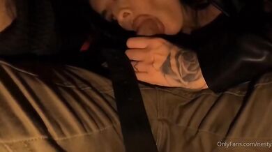 N3st1sg pompino con ingoio al fidanzato in auto OF