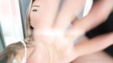 Puoi solo segarti e sborrarti nelle mutande mentre lui mi scopa OF