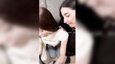 Ambra,Paolina e Andrea succhiano il cazzo a un fan
