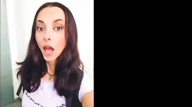 Esibizionismo in ostello ragazza italiana OF