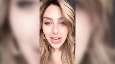 Claudia Napolitano selfie tettone