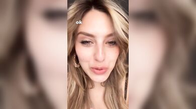 Claudia Napolitano selfie tettone