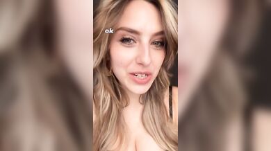 Claudia Napolitano selfie tettone