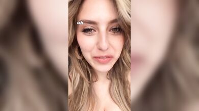 Claudia Napolitano selfie tettone