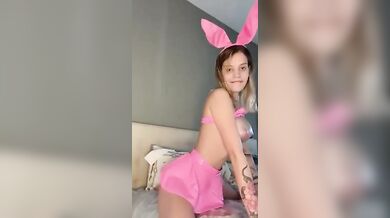 La coniglietta troia OF