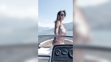 Italiana tettona in barca OF