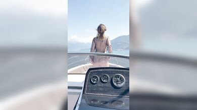 Italiana tettona in barca OF