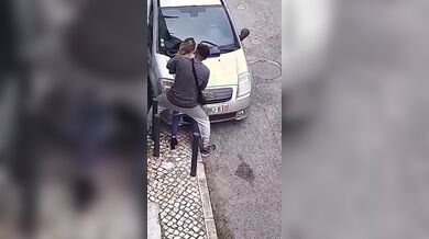 Scopata in strada da ragazzo di colore