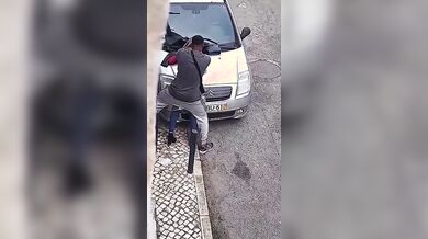 Scopata in strada da ragazzo di colore