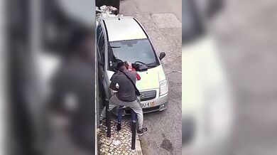 Scopata in strada da ragazzo di colore