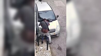 Scopata in strada da ragazzo di colore