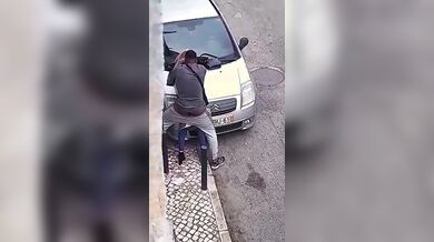 Scopata in strada da ragazzo di colore