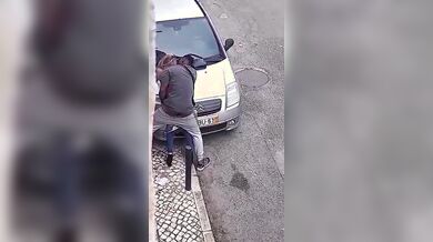 Scopata in strada da ragazzo di colore