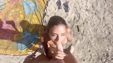 Scopata in spiaggia coppia italiana