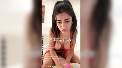 Morettina italiana si masturba per i suoi fans