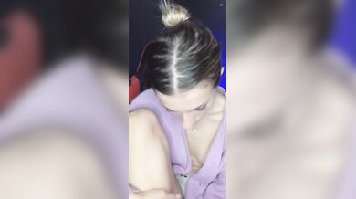 Ops le escono le tett ein live