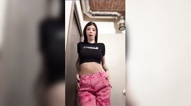 Sono al ristorante ma devo masturbarmi ragazzi OF