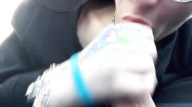 Pompino studentessa bionda con occhiali