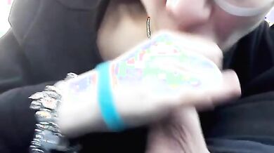 Pompino studentessa bionda con occhiali