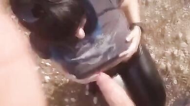 Pompino giovane fidanzata amatoriale outdoor