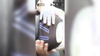 Flash tetone studentessa in live