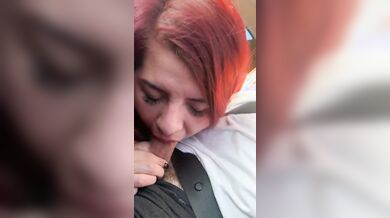 Rossa italiana succhia cazzi in macchina