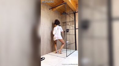 Ditalino in doccia fica italiana of