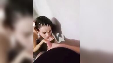 Fatti riempire di sborra la faccia