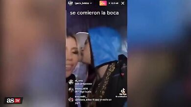 Wanda Nara limona col nuovo fidanzato L-Gante