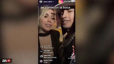 Wanda Nara limona col nuovo fidanzato L-Gante