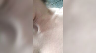 Trio con 2 camionisti nel parcheggio che mi sborrano in faccia