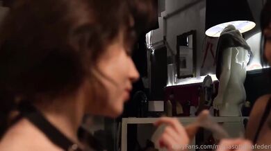 Maria Sofia bacio lesbo con mistress