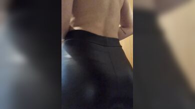 Piercing ai capezzoli e bel culo