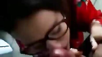 Puttana fai vedere come sei troia al tuo fidanzato cornuto