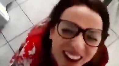 Puttana fai vedere come sei troia al tuo fidanzato cornuto