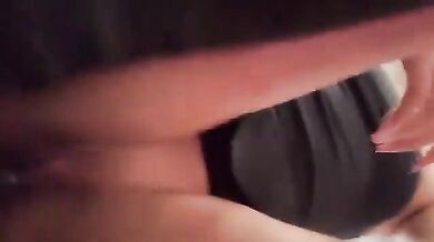 Italiana mostra le tette e la fica al centro commerciale