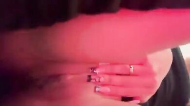 Italiana mostra le tette e la fica al centro commerciale